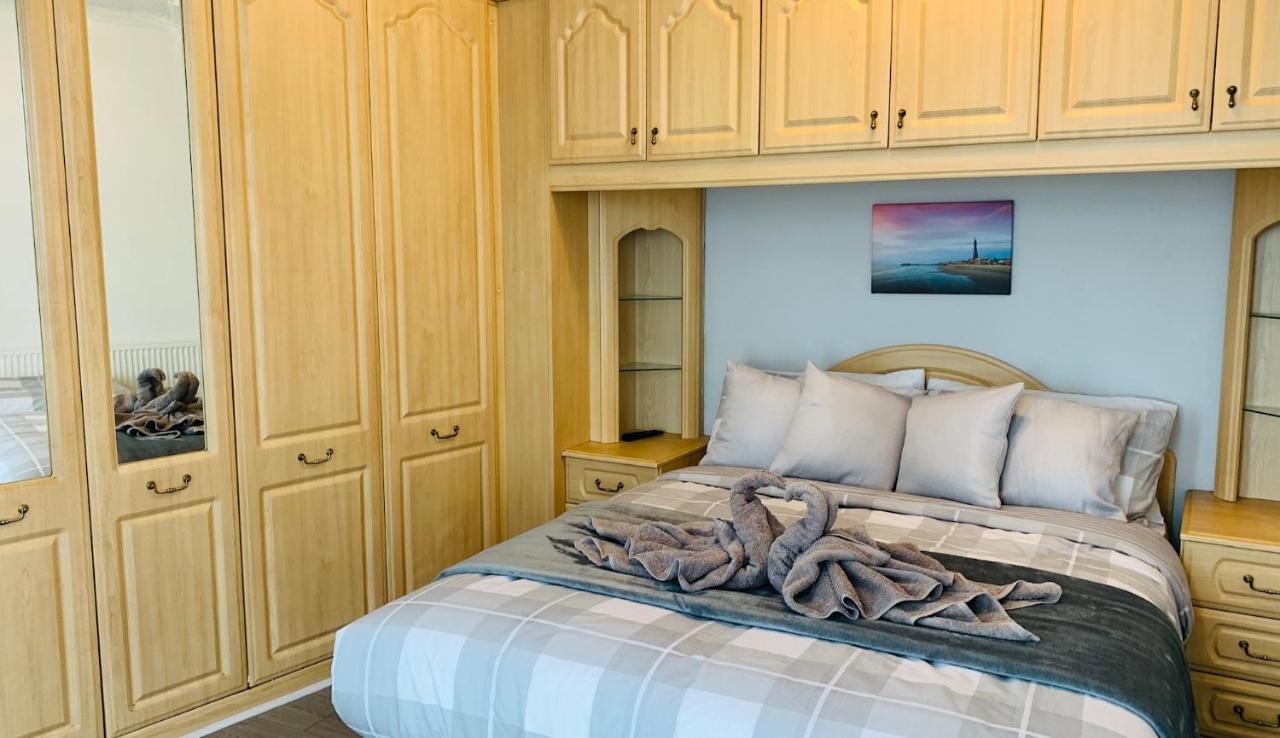 The Whitehouse Holiday Apartments Blackpool Bagian luar foto