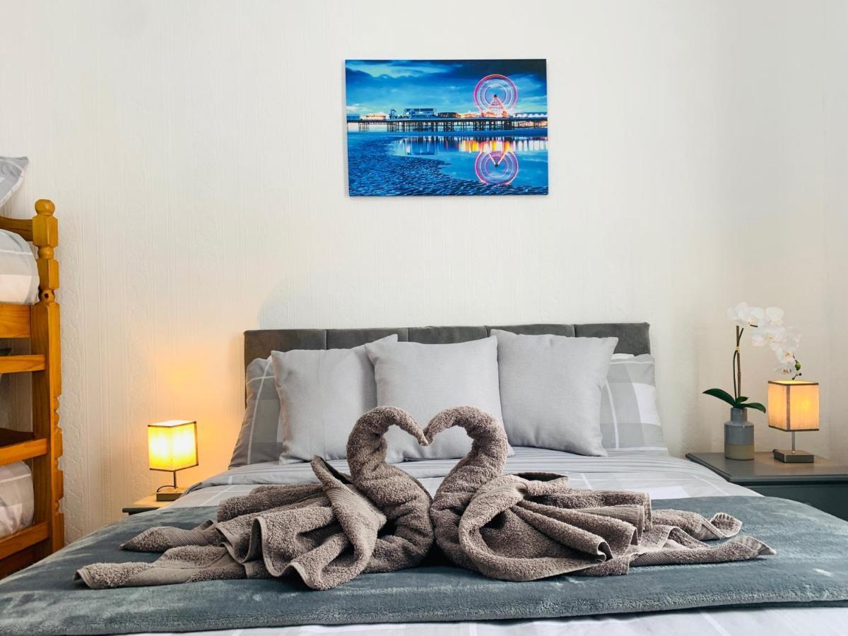 The Whitehouse Holiday Apartments Blackpool Bagian luar foto