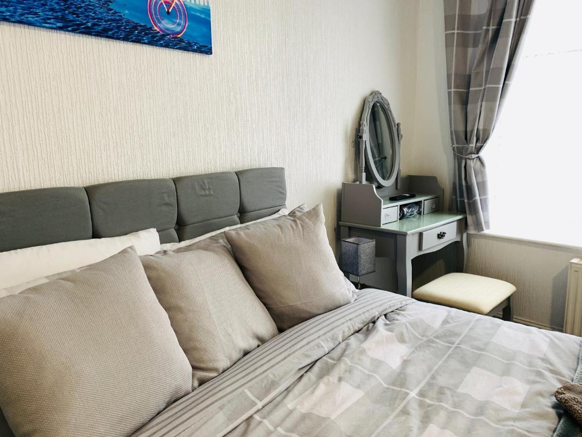 The Whitehouse Holiday Apartments Blackpool Bagian luar foto